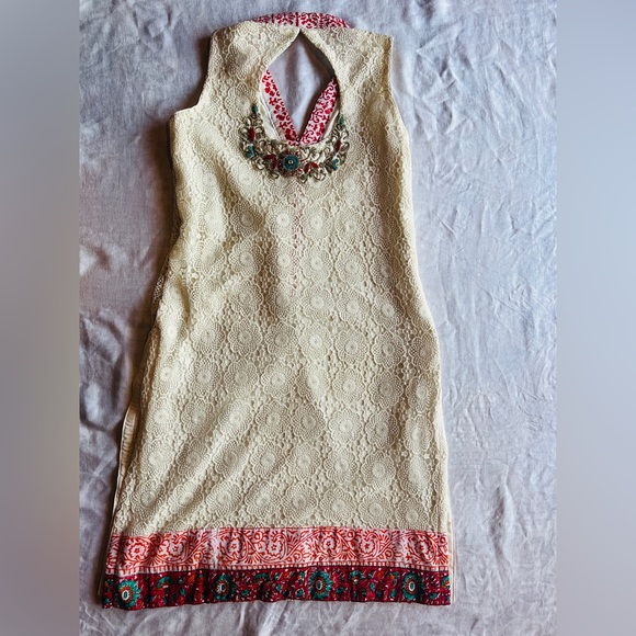 White Threadnet with Red and Blue detailing and Keyhole back detailing - Picture 6 of 6